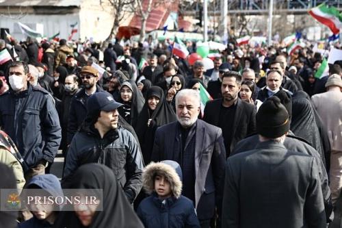 حضور رئیس سازمان زندان ها در جمع راهپیمایان ۲۲ بهمن
